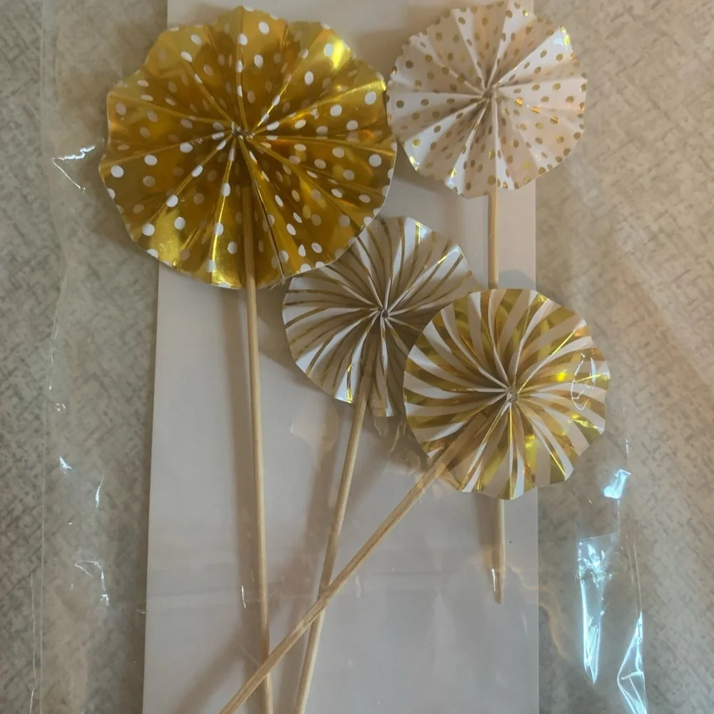 🔴 New in box birthday cake topper set